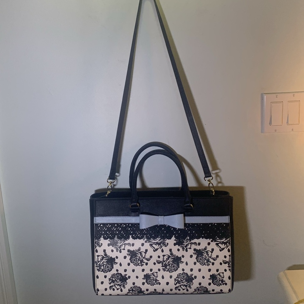 Betsey Johnson black & white with rose print and light blue bow trim - Picture 10 of 10